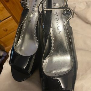 Rampage sandals size 6 have blue and black pairs